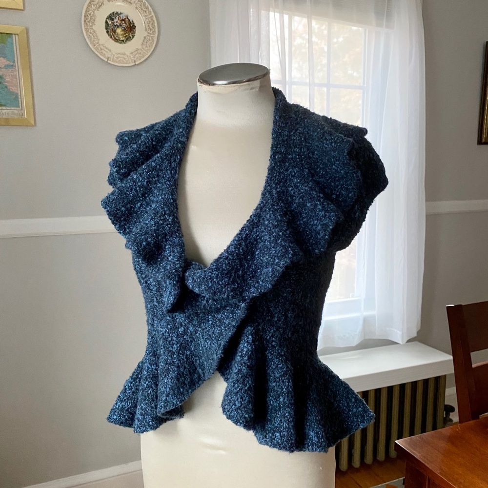 Ruffled short-sleeve cardigan